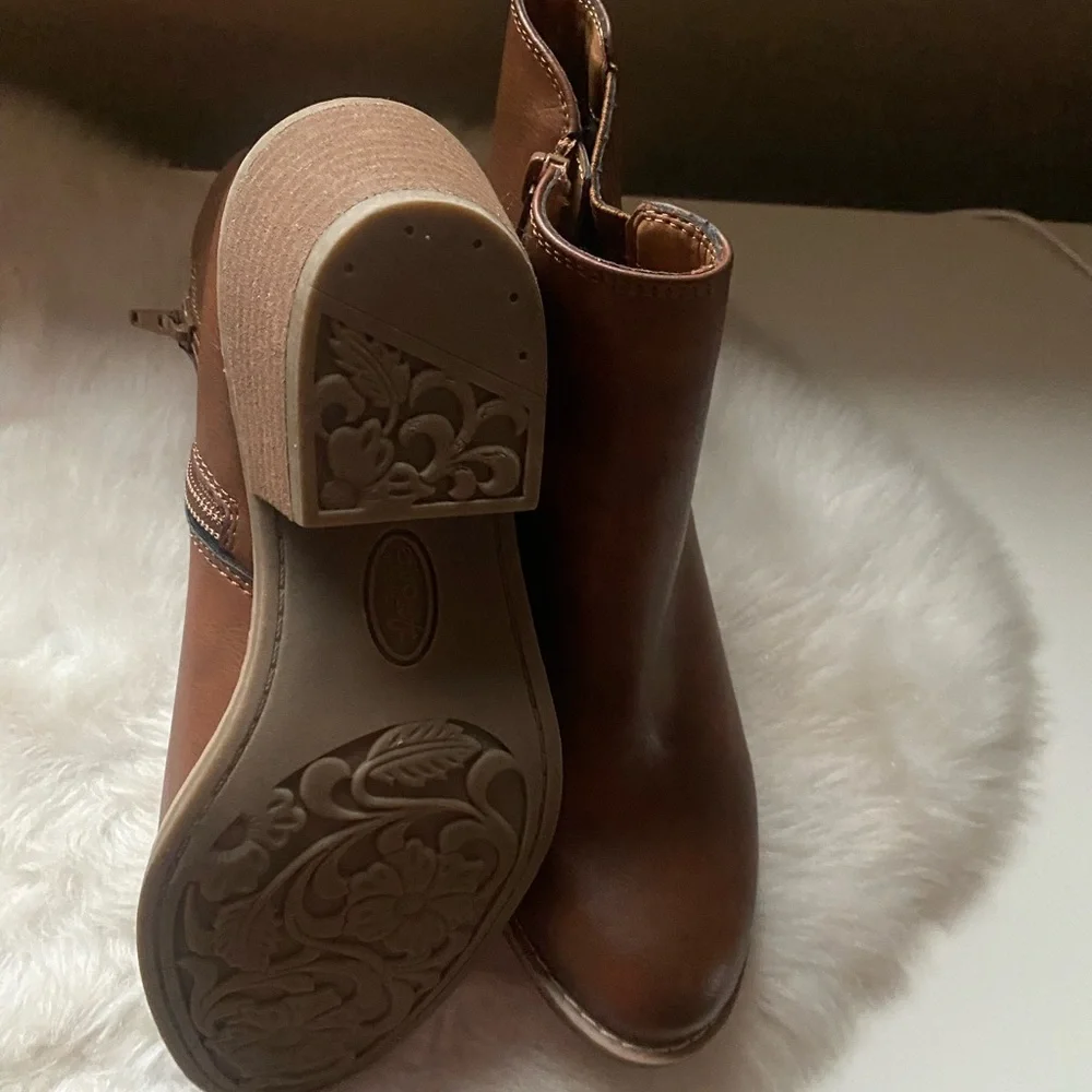 Eurosoft by Sofft Ankle‎ Booties Women’s Size 6.5 M Brown Leather New Western